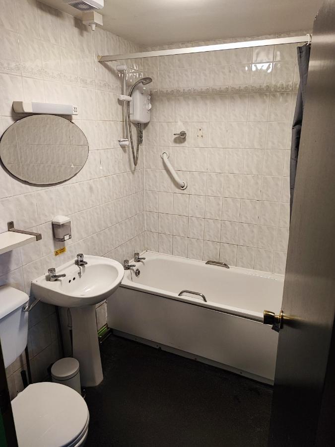Happy Guests Lodge 로워휘틀리 외부 사진